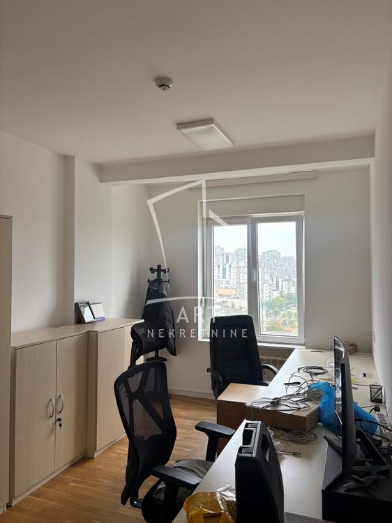Slika 2 - Jurija Gagarina,  Lokal za izdavanje, 91m2, 1.300€