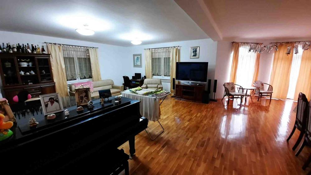 Slika 7 - Put za Markoviće, Kuća za izdavanje, 554m2, 8.000€