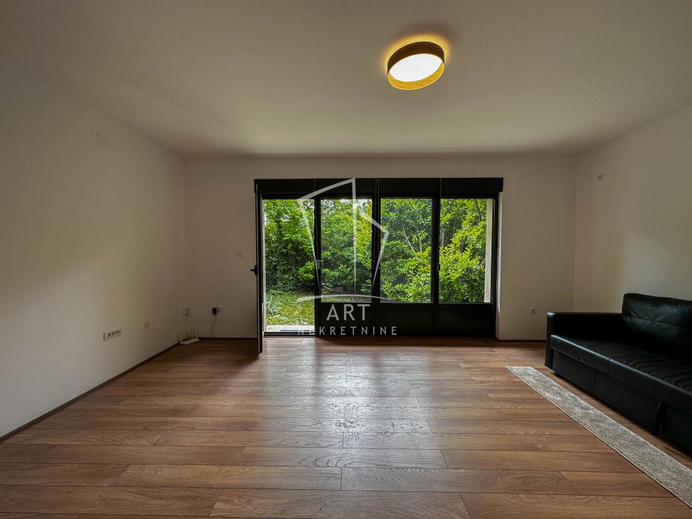 Slika 10 - Cara Iraklija, Troiposoban stan za izdavanje, 89m2, 1.200€