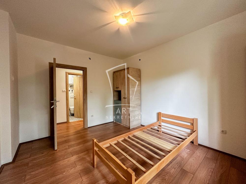 Slika 11 - Cara Iraklija, Troiposoban stan za izdavanje, 89m2, 1.200€