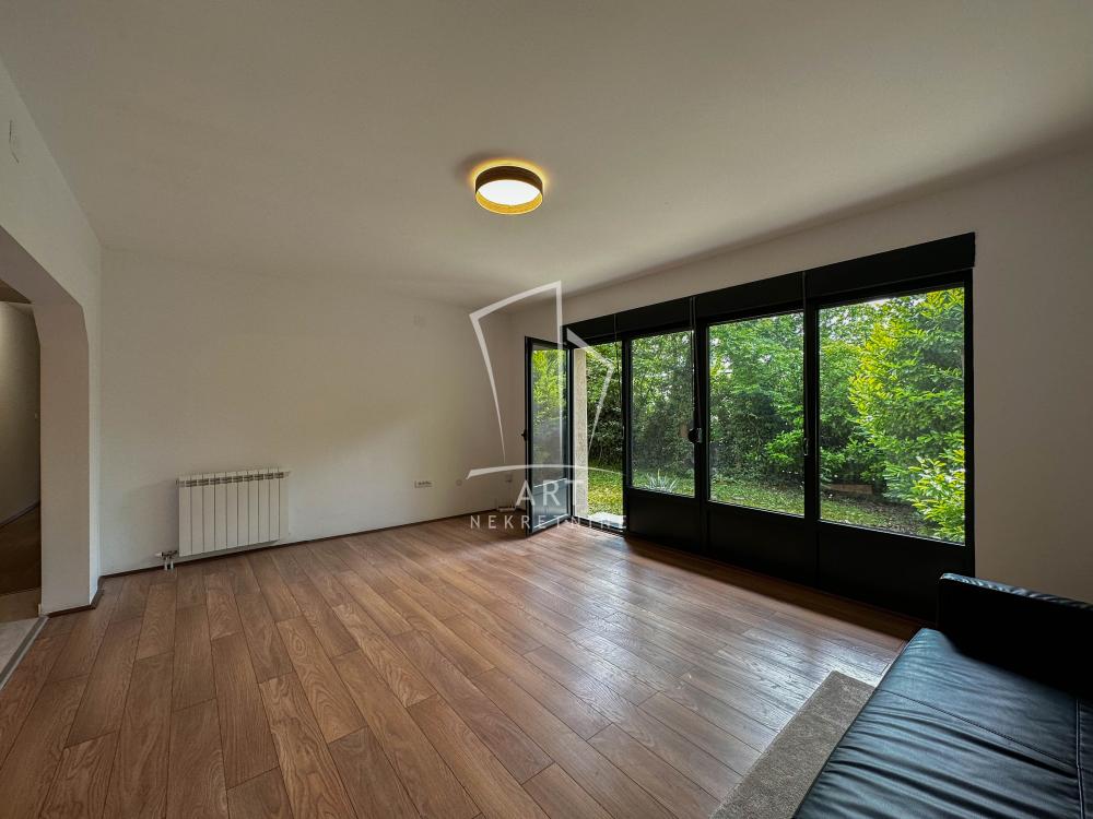 Slika 5 - Cara Iraklija, Troiposoban stan za izdavanje, 89m2, 1.200€