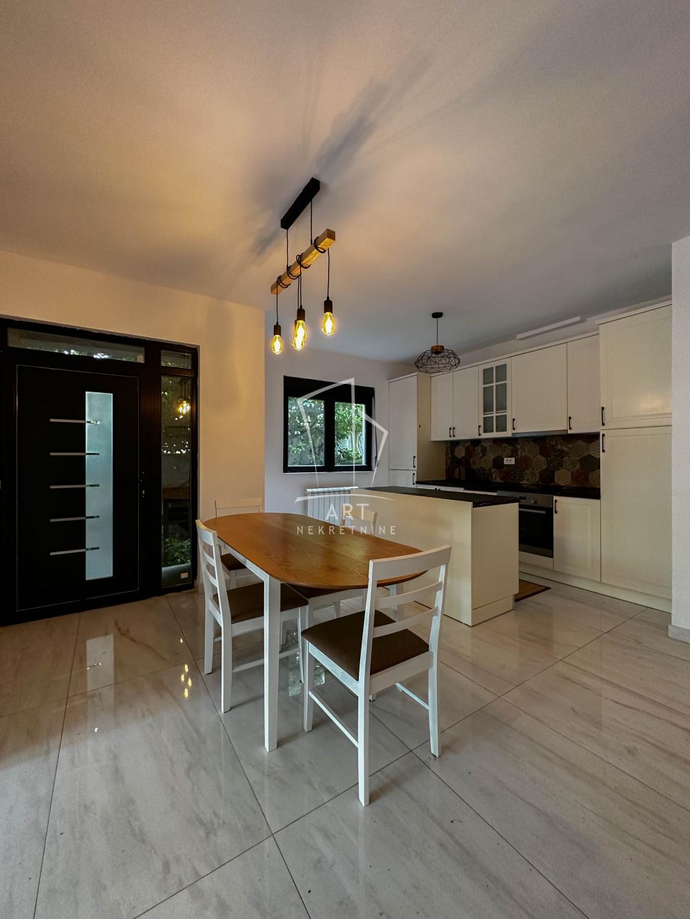 Slika 3 - Cara Iraklija, Troiposoban stan za izdavanje, 89m2, 1.200€