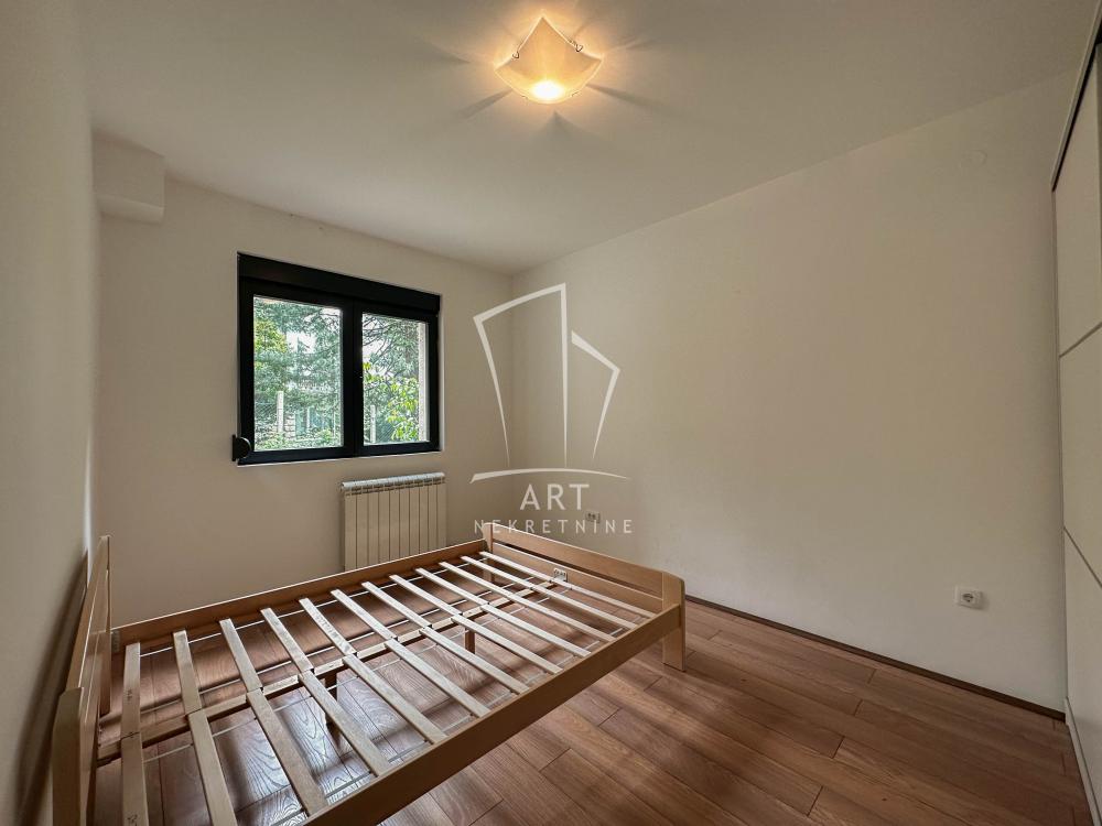 Slika 4 - Cara Iraklija, Troiposoban stan za izdavanje, 89m2, 1.200€