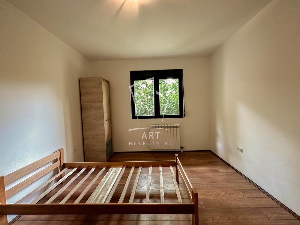Slika 6 - Cara Iraklija, Troiposoban stan za izdavanje, 89m2, 1.200€