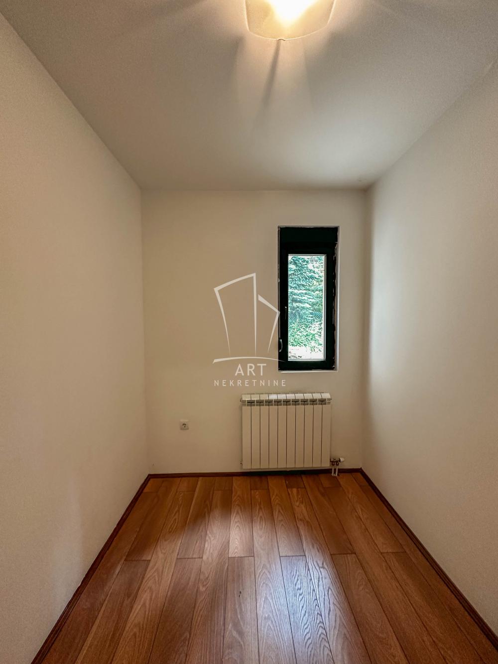 Slika 8 - Cara Iraklija, Troiposoban stan za izdavanje, 89m2, 1.200€