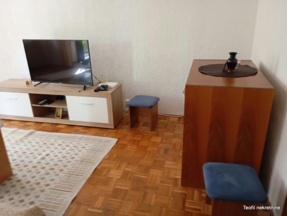 Slika 1 - Aleksandra Belića, Trosoban stan za izdavanje, 68m2, 550€