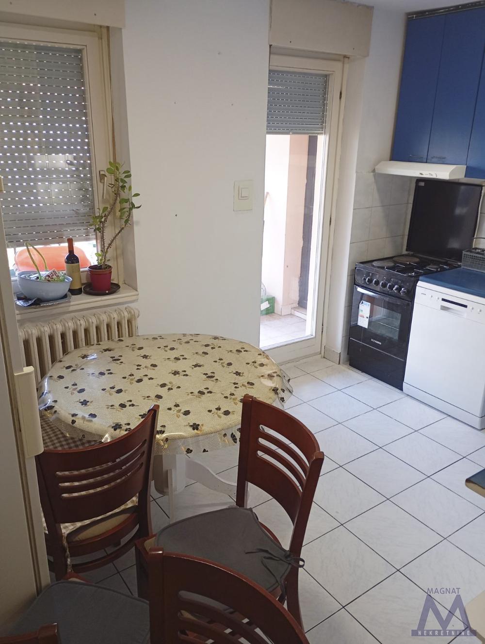 Slika 2 - Trosoban stan za izdavanje, 800€
