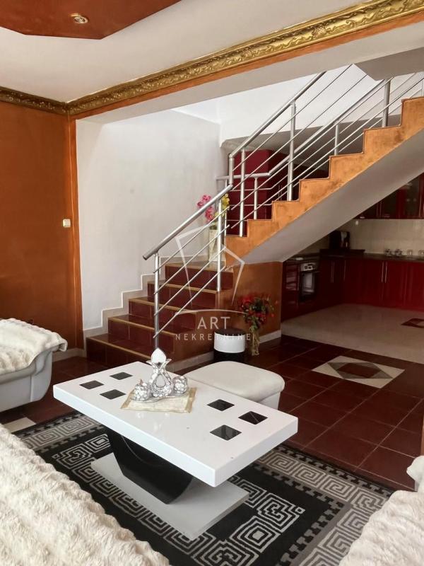 Slika 1 - Beogradska,  Kuća na prodaju, 263m2, 120.000€