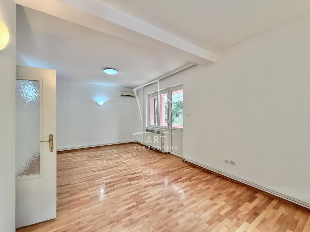 Slika 2 - Kronštatska, Četvorosoban stan za izdavanje, 103m2, 1.500€
