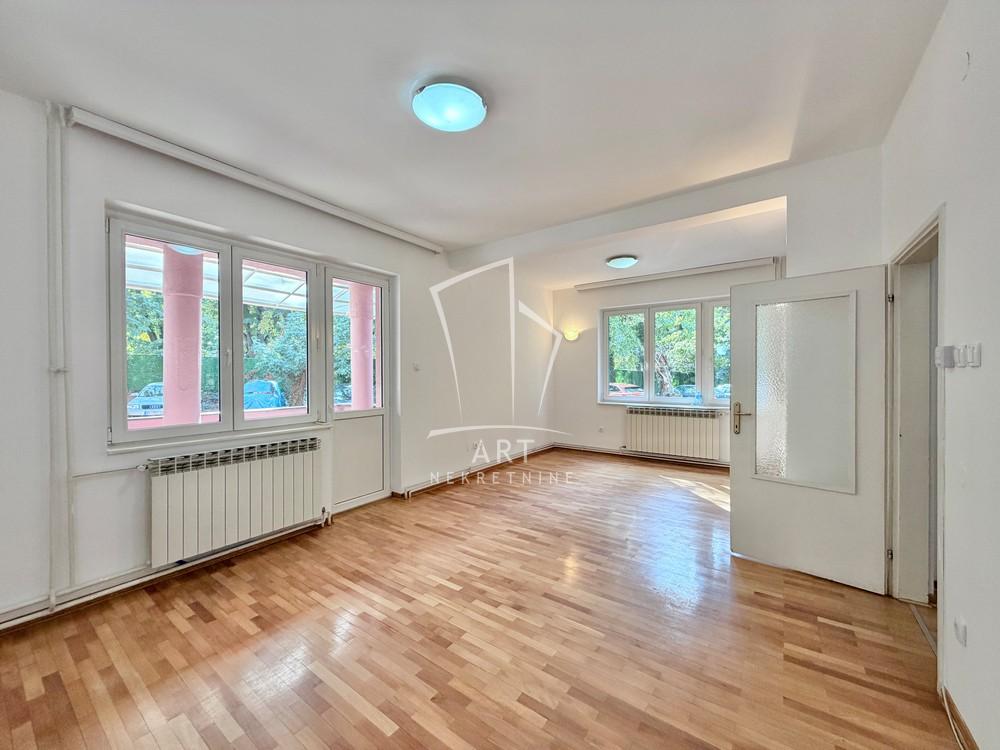 Slika 1 - Kronštatska, Četvorosoban stan za izdavanje, 103m2, 1.500€