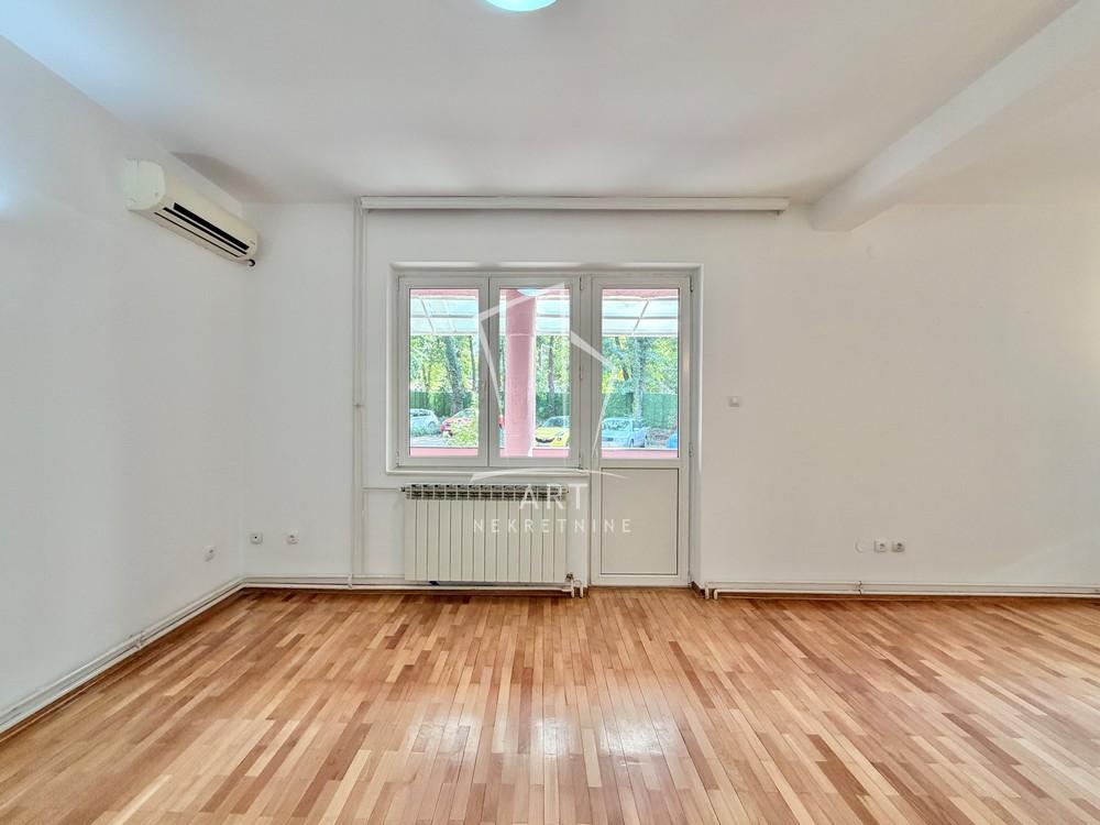 Slika 3 - Kronštatska, Četvorosoban stan za izdavanje, 103m2, 1.500€