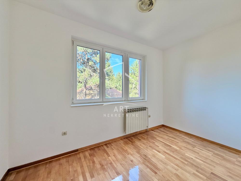 Slika 7 - Kronštatska, Četvorosoban stan za izdavanje, 103m2, 1.500€