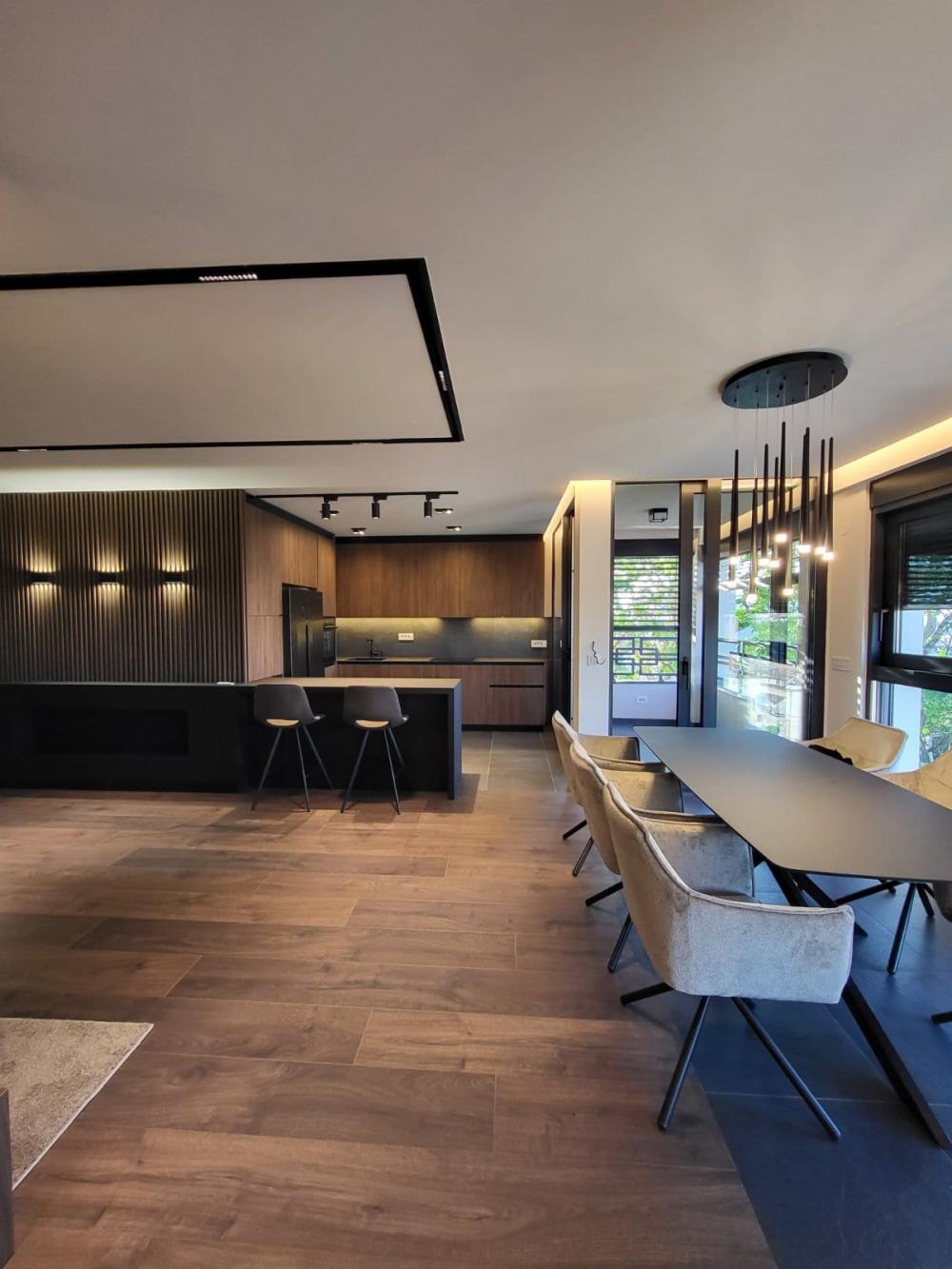 Slika 1 - Niška, Petosoban stan za izdavanje, 200m2, 3.000€