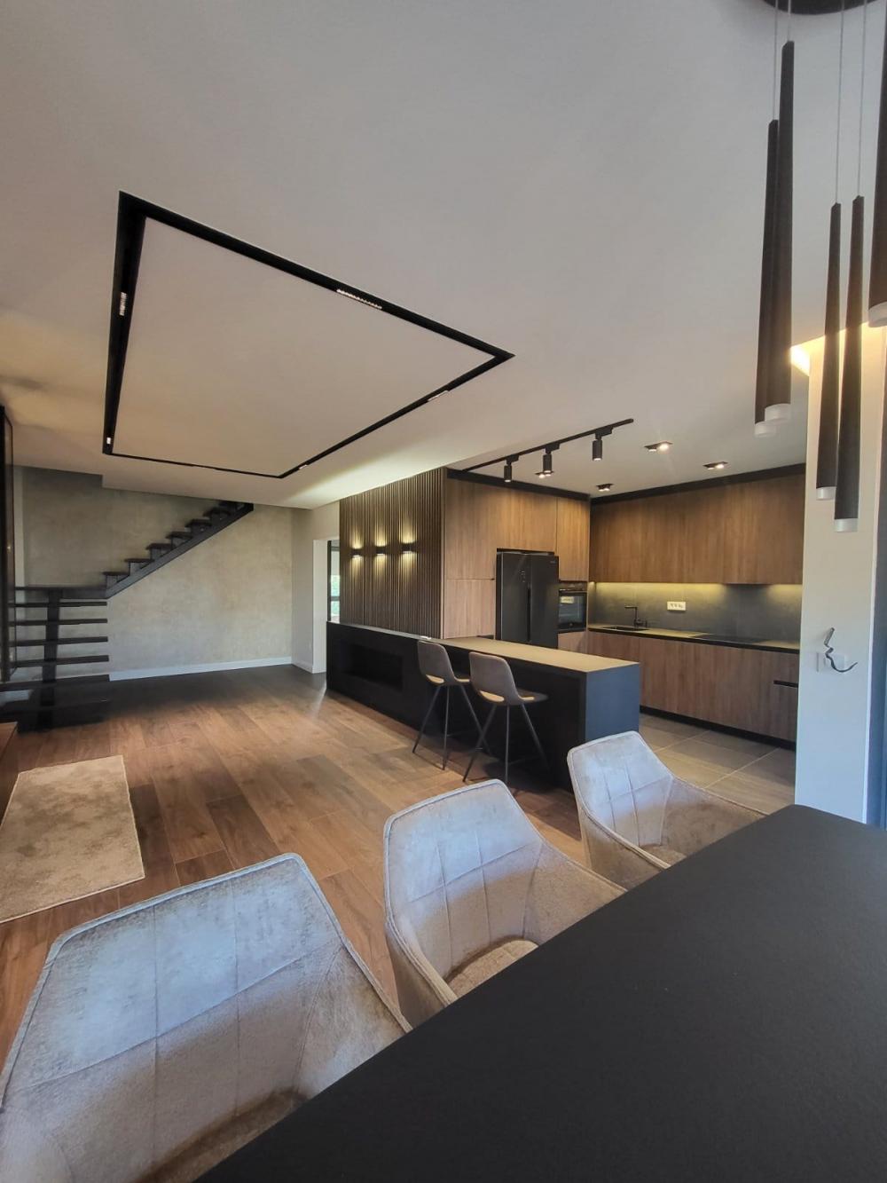 Slika 2 - Niška, Petosoban stan za izdavanje, 200m2, 3.000€