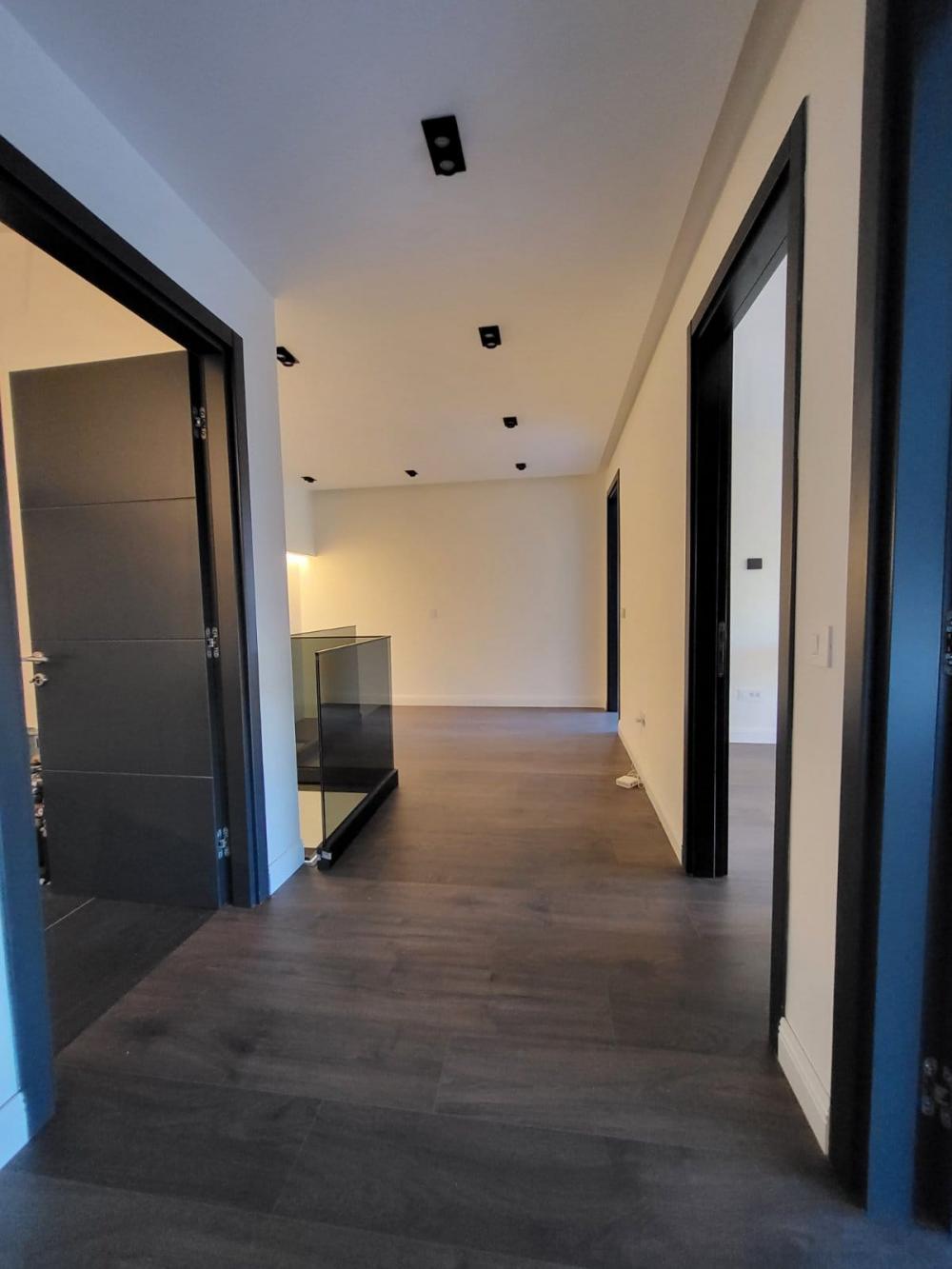 Slika 10 - Niška, Petosoban stan za izdavanje, 200m2, 3.000€