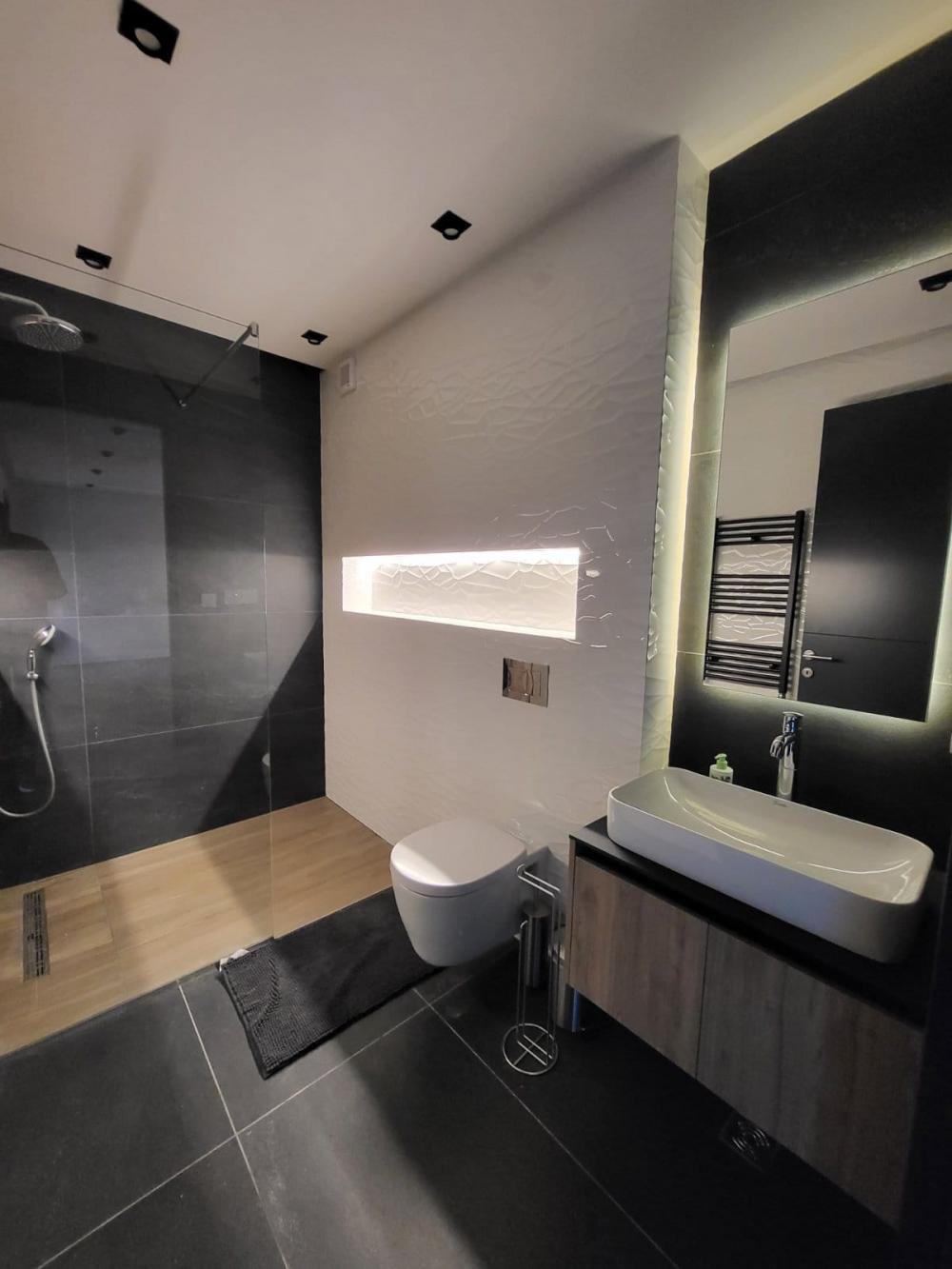 Slika 11 - Niška, Petosoban stan za izdavanje, 200m2, 3.000€