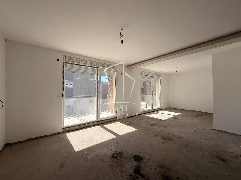 Slika 1 - Mokroluška, Četvorosoban stan na prodaju, 85m2, 200.000€