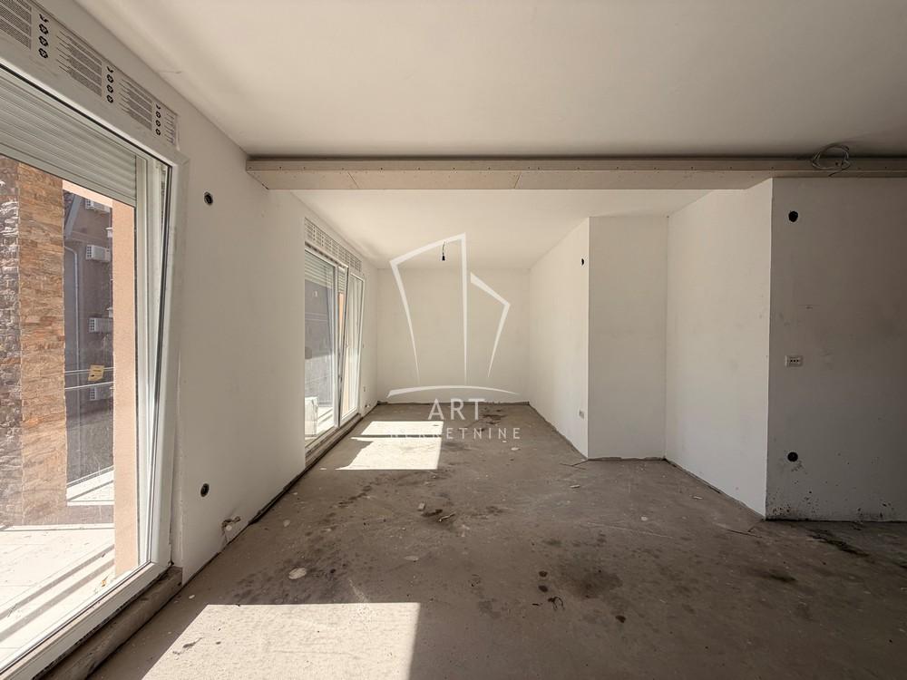 Slika 2 - Mokroluška, Četvorosoban stan na prodaju, 85m2, 200.000€