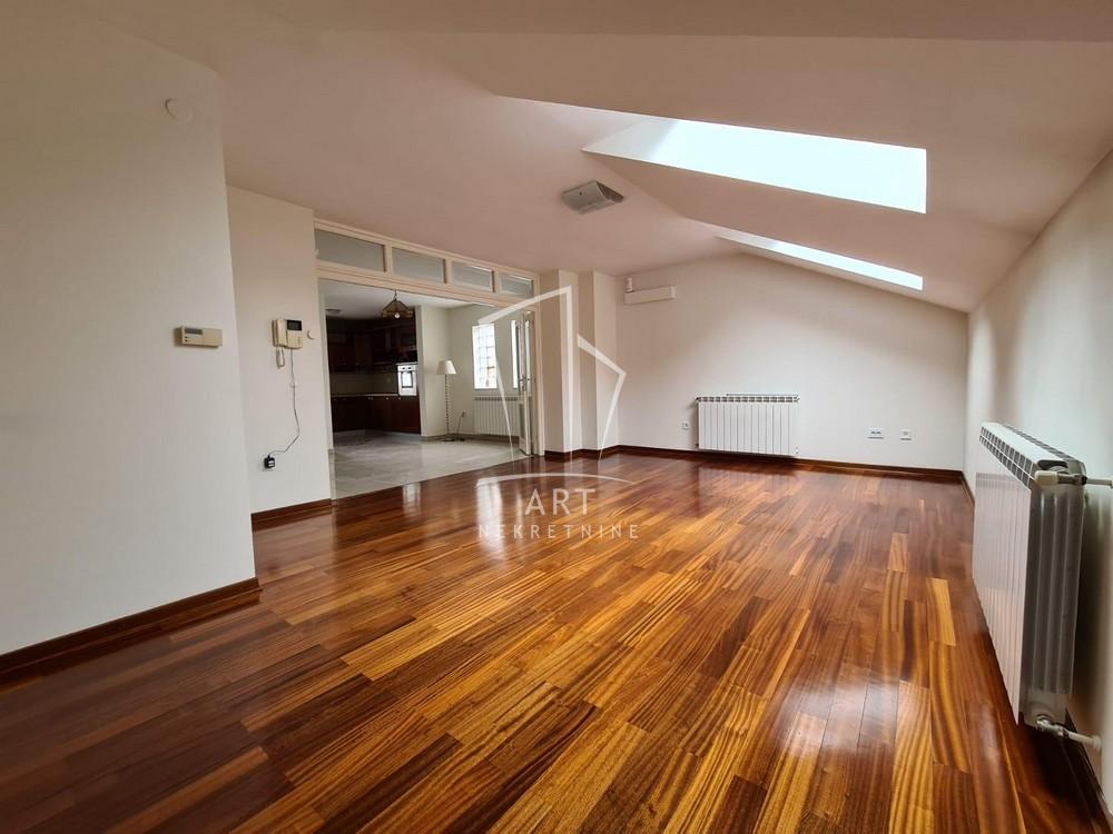 Slika 1 - Sibinjanin Janka, Četvoroiposoban stan na prodaju, 117m2, 440.000€