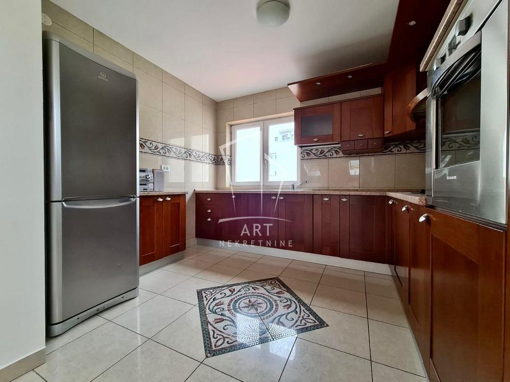 Slika 2 - Sibinjanin Janka, Četvoroiposoban stan na prodaju, 117m2, 440.000€