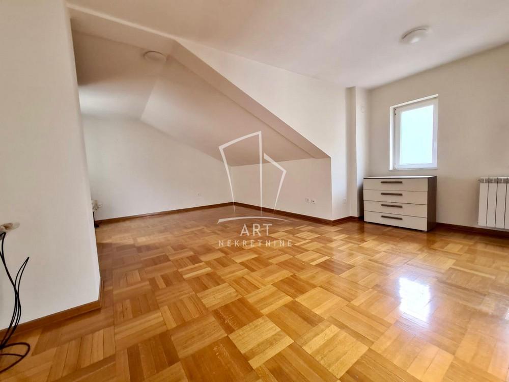 Slika 4 - Sibinjanin Janka, Četvoroiposoban stan na prodaju, 117m2, 440.000€