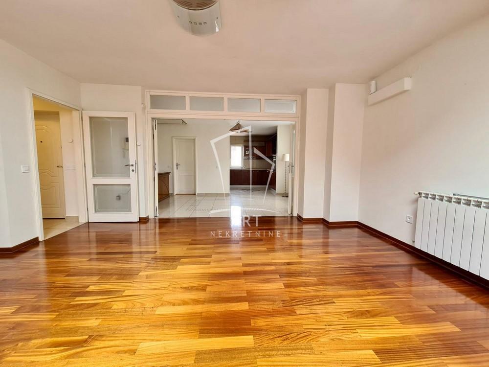 Glavna slika -Sibinjanin Janka, Četvoroiposoban stan na prodaju, 117m2, 440.000€