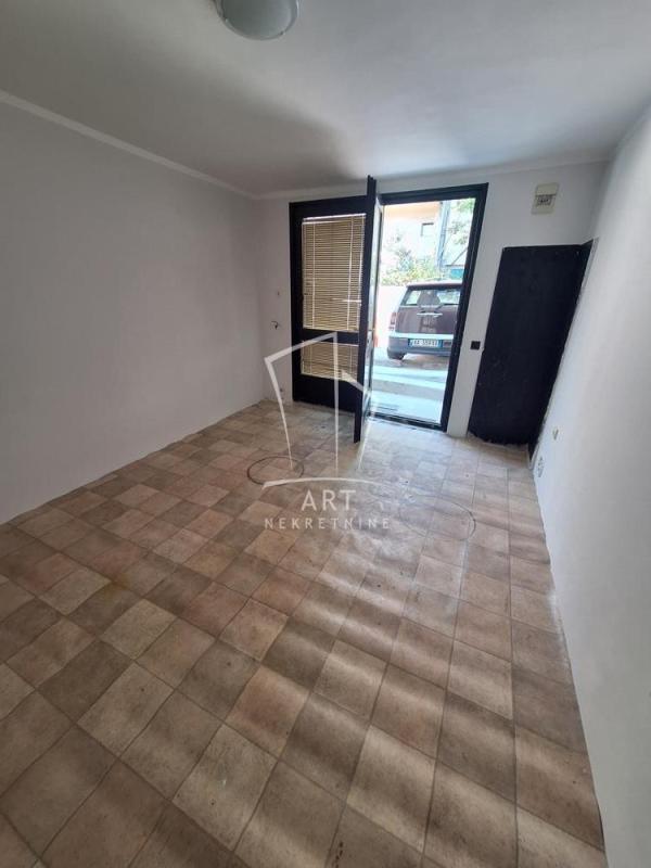 Slika 6 - Lomina,  Lokal za izdavanje, 9m2, 350€