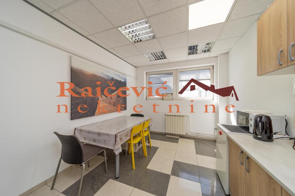 Slika 2 - Cara Dusana,  Lokal za izdavanje, 216m2, 2.376€