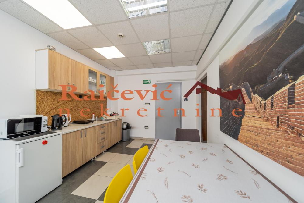 Slika 3 - Cara Dusana,  Lokal za izdavanje, 216m2, 2.376€