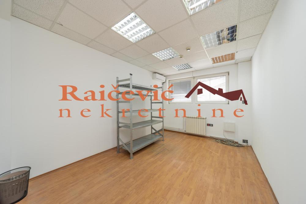 Slika 5 - Cara Dusana,  Lokal za izdavanje, 216m2, 2.376€