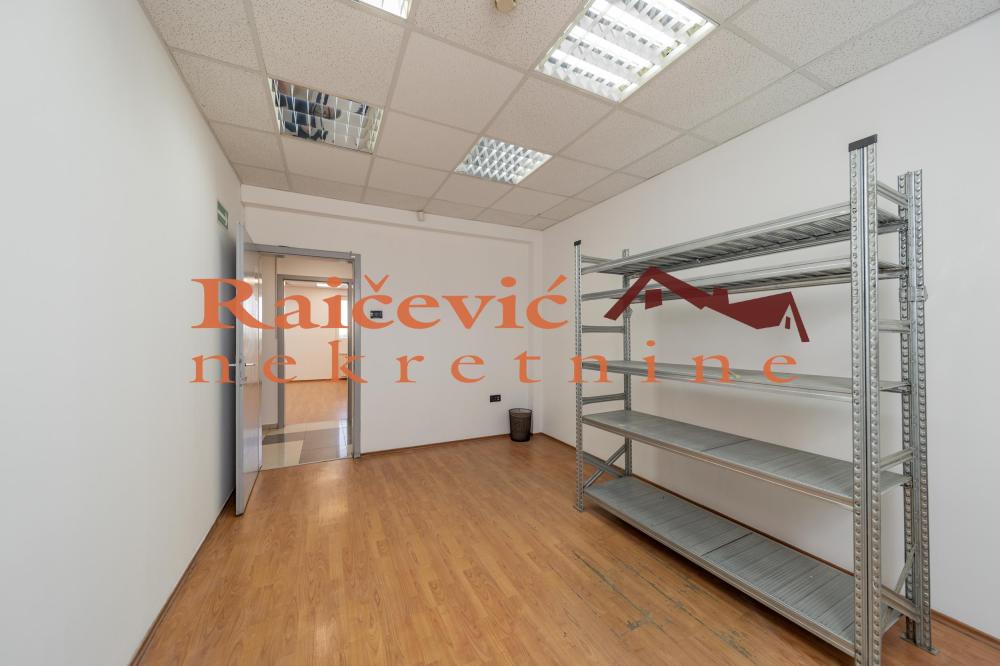Slika 6 - Cara Dusana,  Lokal za izdavanje, 216m2, 2.376€