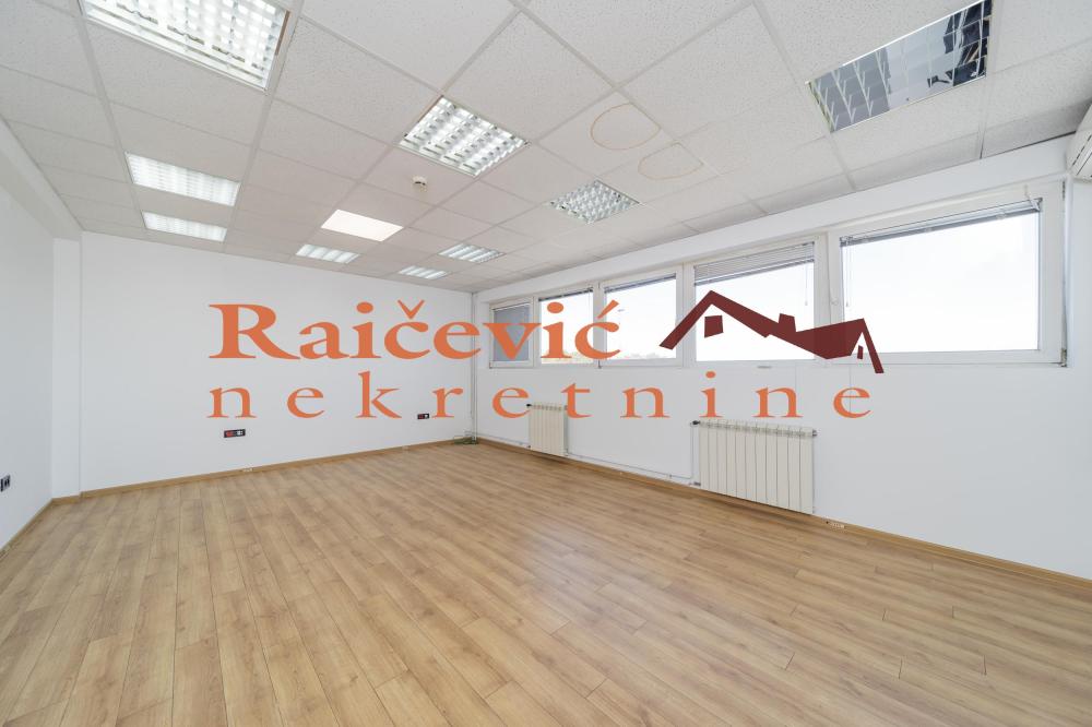 Slika 9 - Cara Dusana,  Lokal za izdavanje, 216m2, 2.376€
