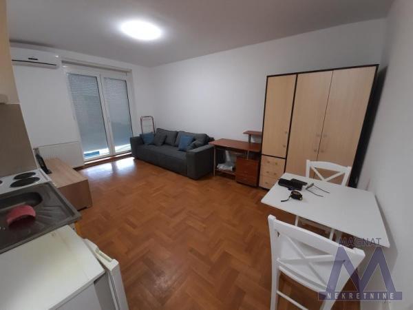 Glavna slika - Stan za izdavanje, 300€