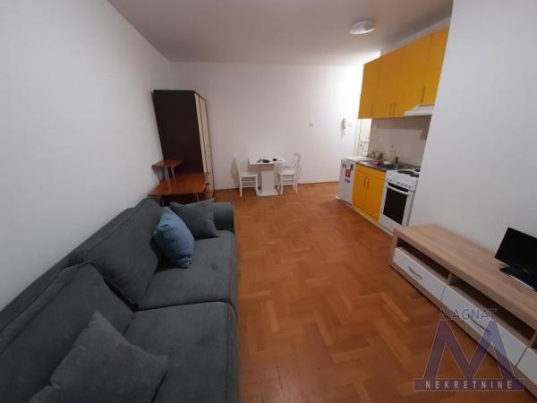 Slika 4 -  Stan za izdavanje, 300€