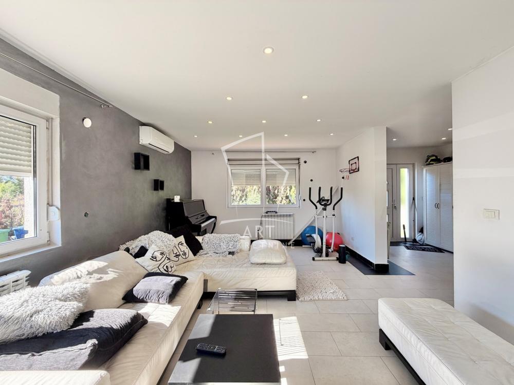 Slika 1 - Rade Kondića, Kuća na prodaju, 166m2, 339.000€