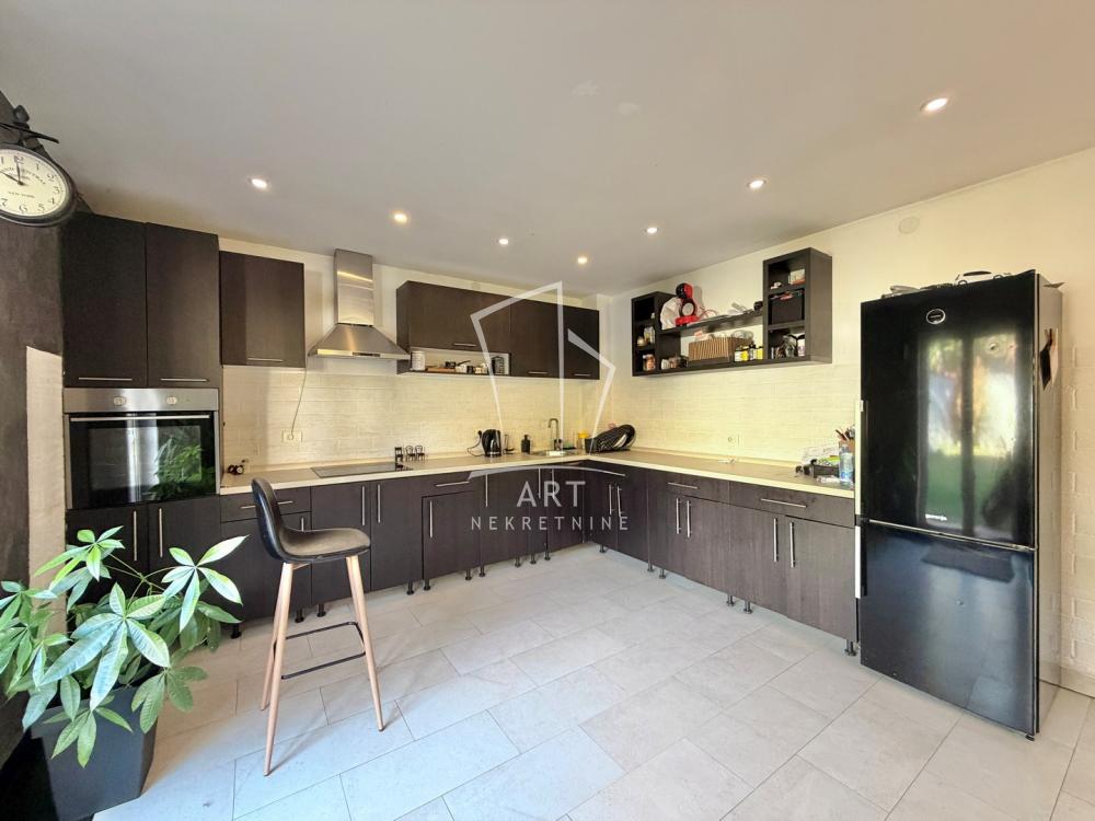 Slika 7 - Rade Kondića, Kuća na prodaju, 166m2, 339.000€