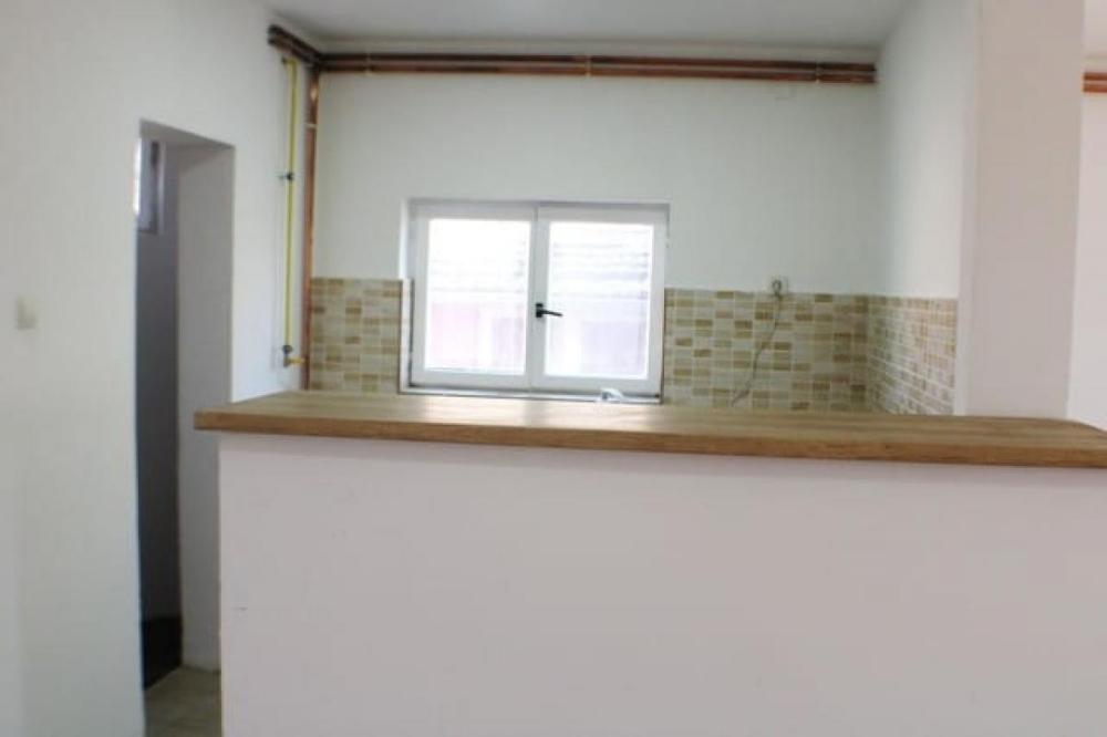 Slika 1 -  Lokal za izdavanje, 200m2, 1.300€