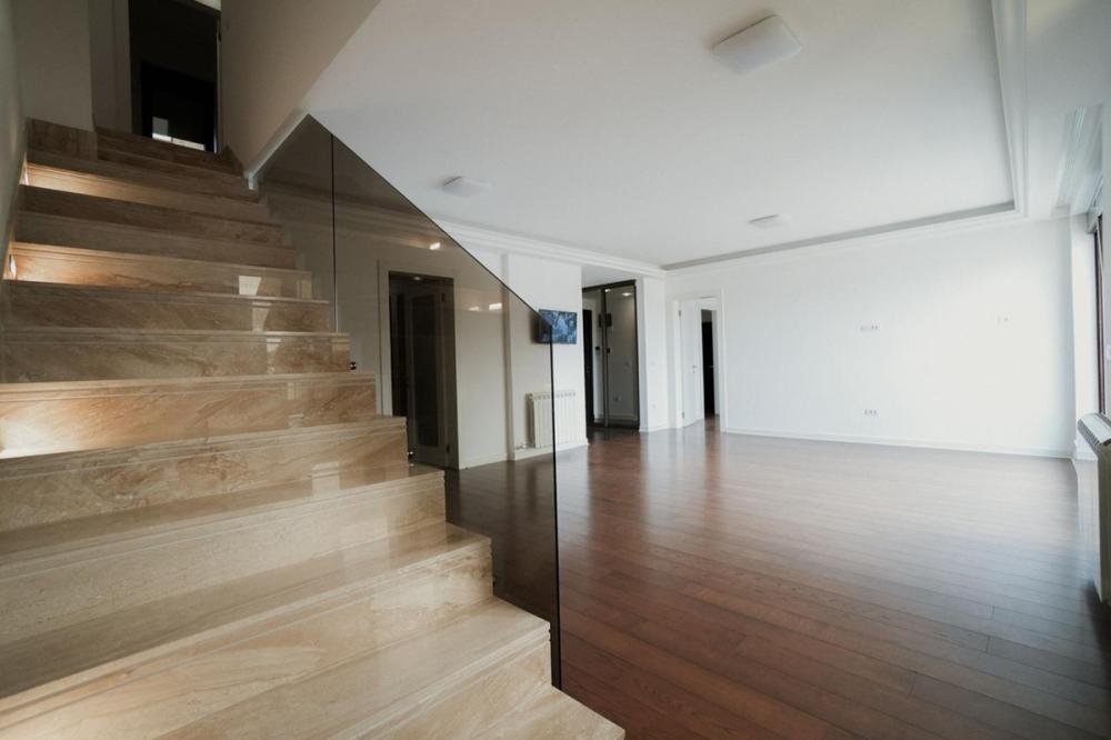 Glavna slika -Vojvode Dobrnjca, Petosoban stan na prodaju, 196m2, 950.000€