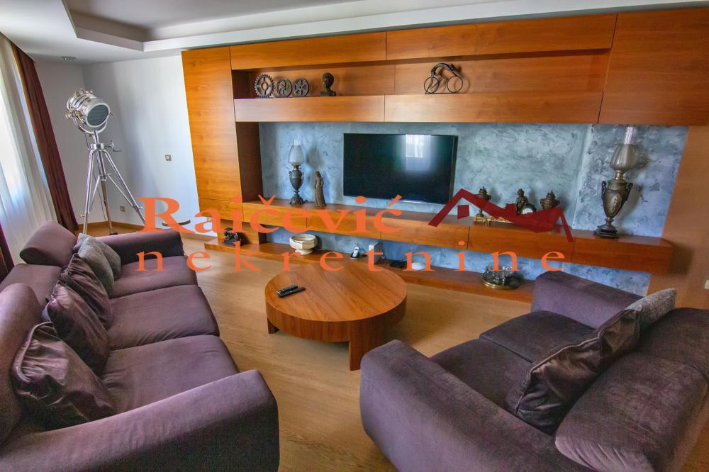 Slika 4 - Sokolska, Petosoban stan za izdavanje, 189m2, 2.500€