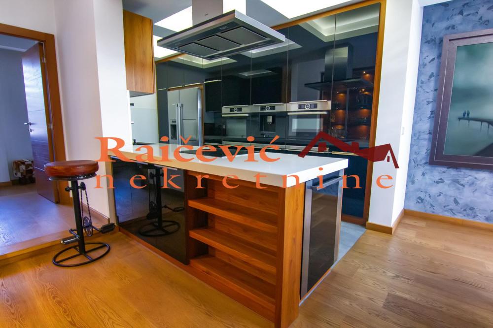 Slika 6 - Sokolska, Petosoban stan za izdavanje, 189m2, 2.500€
