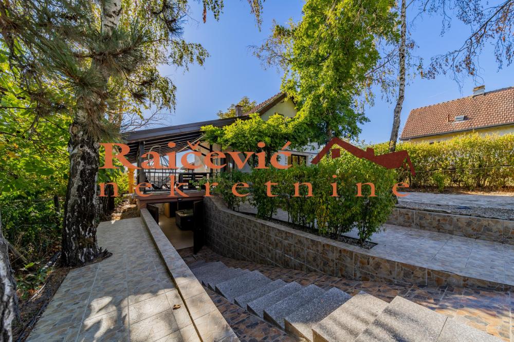 Slika 1 - Brace Trninic,  Kuća na prodaju, 170m2, 330.000€