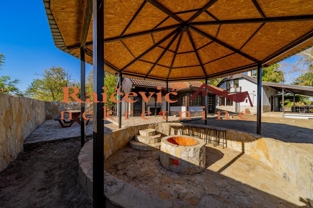 Slika 5 - Brace Trninic,  Kuća na prodaju, 170m2, 330.000€