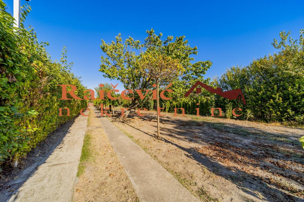 Slika 8 - Brace Trninic,  Kuća na prodaju, 170m2, 330.000€