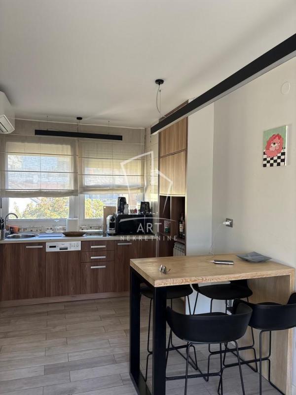 Slika 1 - Čubrina, Dvosoban stan za izdavanje, 81m2, 1.300€