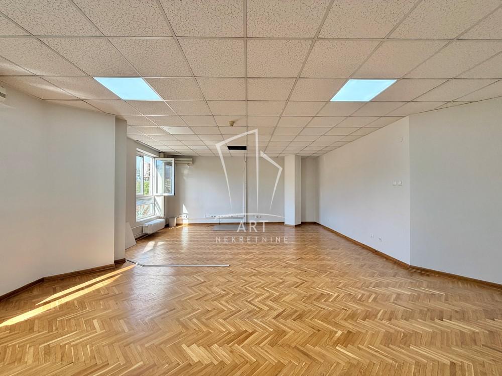Slika 1 - Takovska,  Lokal za izdavanje, 300m2, 3.900€