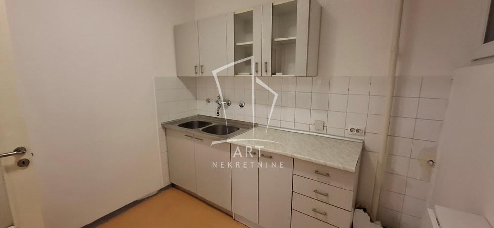 Slika 9 - Bulevar Zorana Đinđića,  Lokal za izdavanje, 60m2, 800€