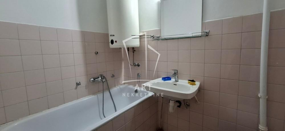 Slika 10 - Bulevar Zorana Đinđića,  Lokal za izdavanje, 60m2, 800€