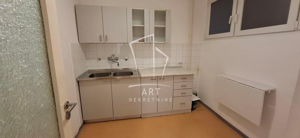 Slika 8 - Bulevar Zorana Đinđića,  Lokal za izdavanje, 60m2, 800€