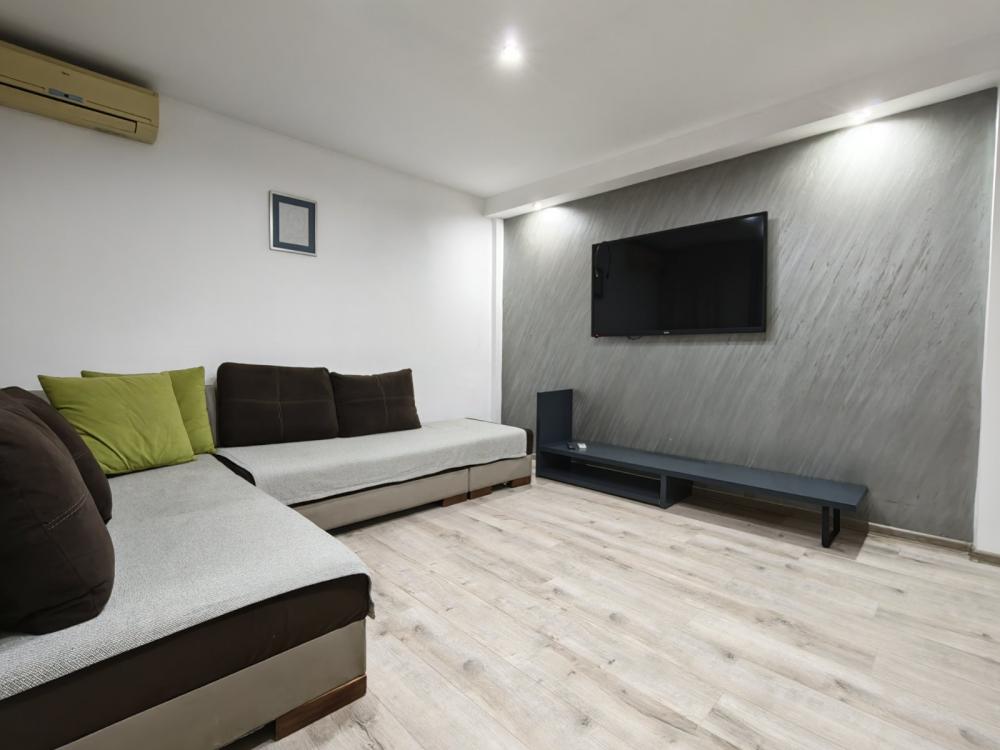 Slika 1 - Jurija Gagarina, Trosoban stan za izdavanje, 55m2, 700€