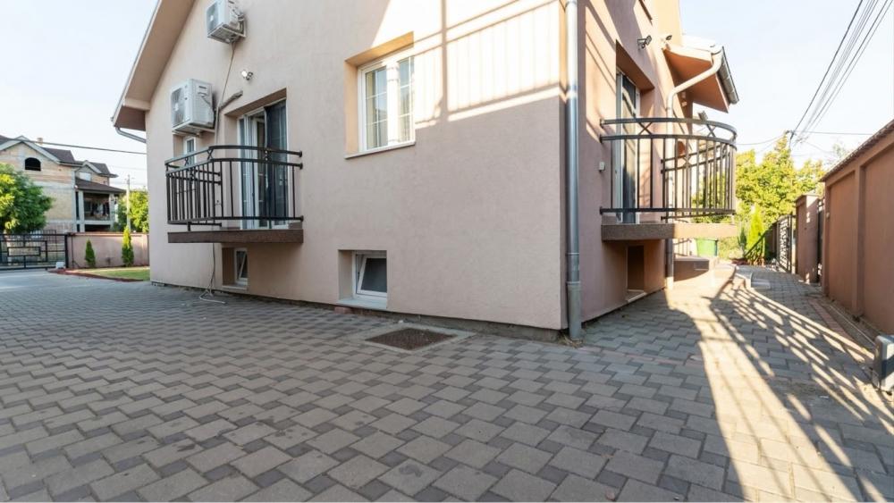 Slika 2 - Ugrinovački put 12. deo,  Kuća za izdavanje, 324m2, 1.700€